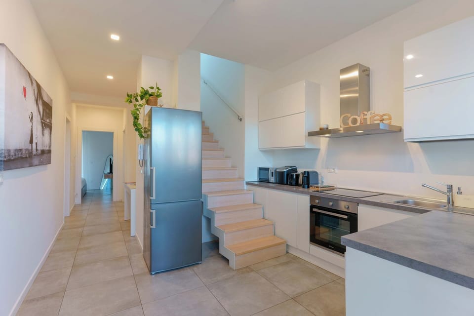 Deluxe Penthouse, 3 Bedrooms | Private kitchen