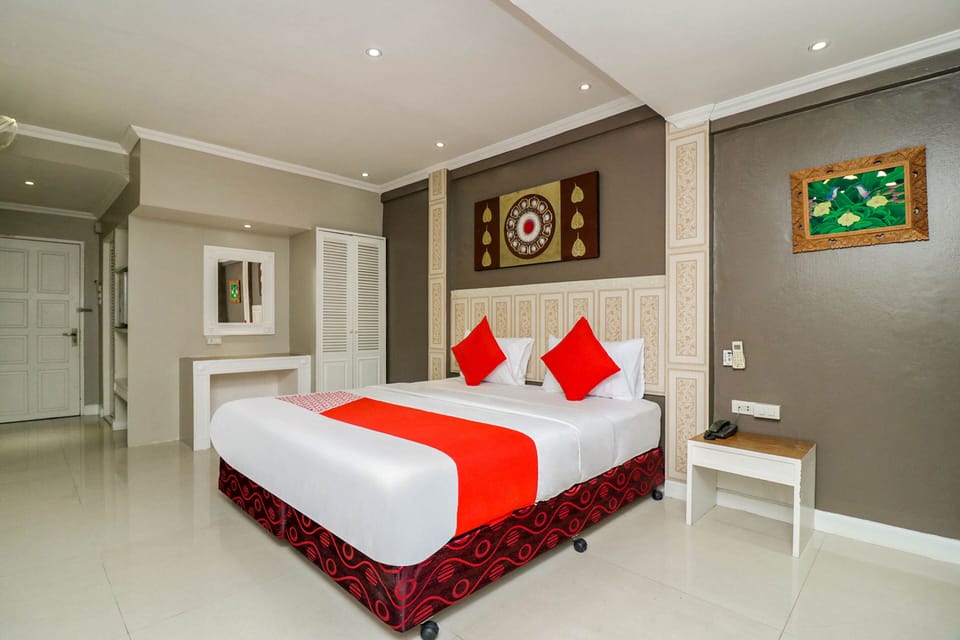 Deluxe Double Room, Ocean View | Desk, laptop workspace, free WiFi, bed sheets