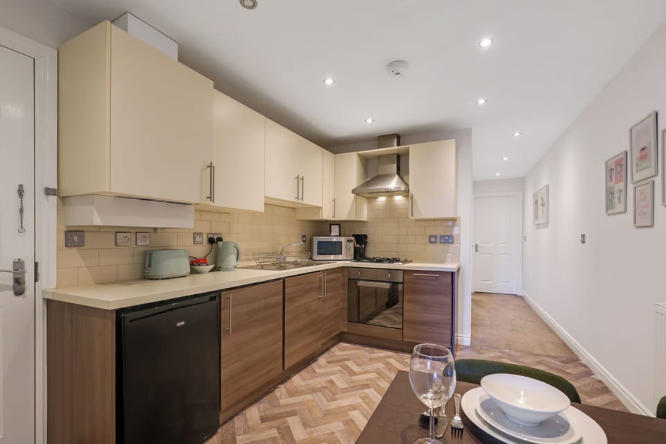 Apartment | Private kitchen | Fridge, microwave, oven, stovetop