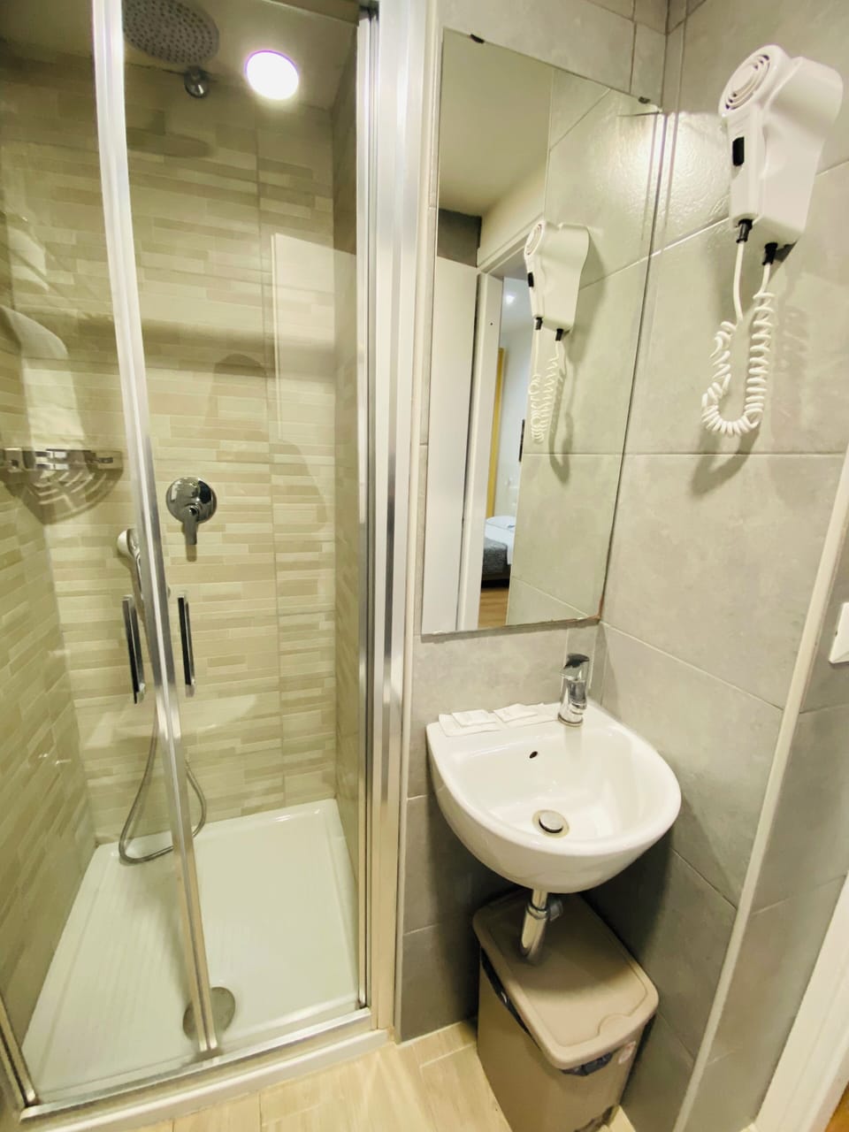 Comfort Double or Twin Room | Bathroom | Hair dryer, soap, shampoo, toilet paper