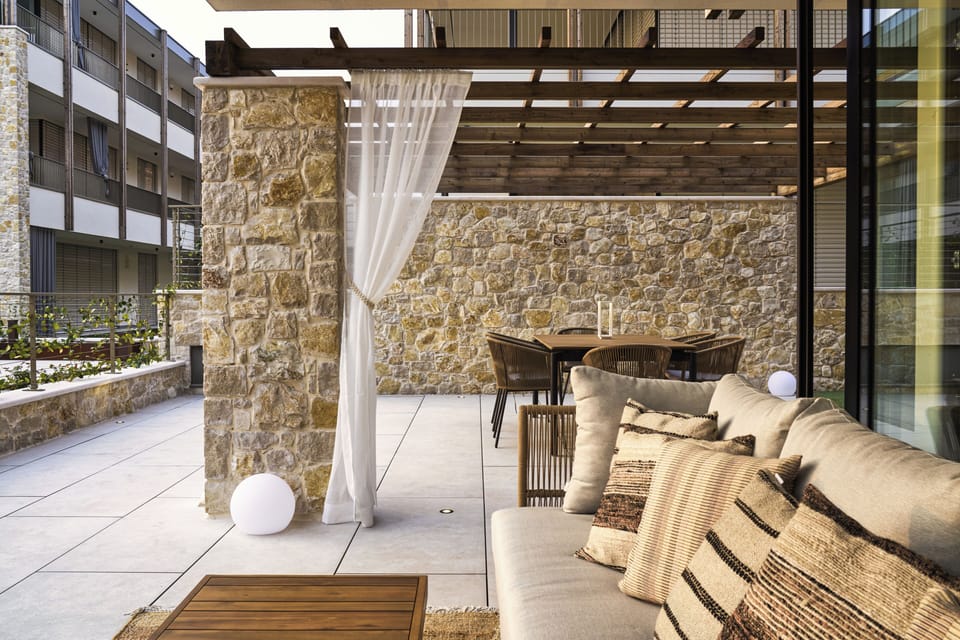 Luxury Condo, 2 Bedrooms, Kitchen, Pool View | Terrace/patio
