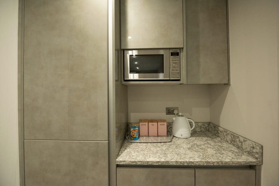 Superior Apartment, Private Bathroom | Private kitchen