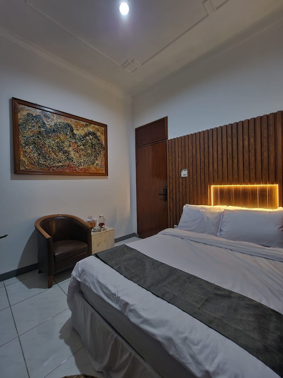 Deluxe Room | Desk, free WiFi