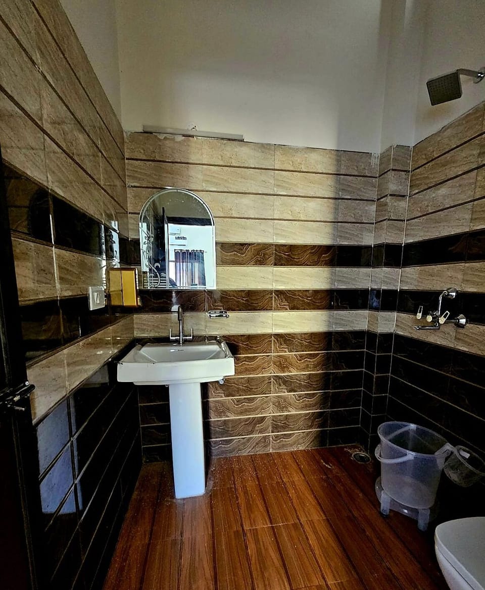 Shower, free toiletries, towels, soap