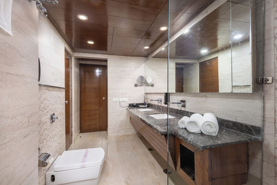 Presidential Room, Valley View | Bathroom | Shower, hair dryer, towels, soap