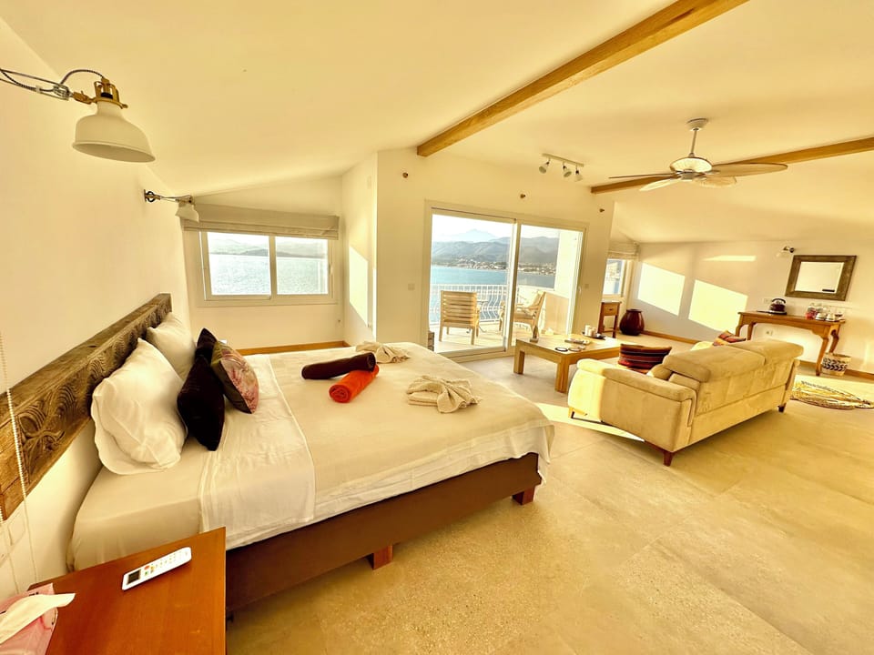 Standard Penthouse, 1 Double Bed, Sea View | In-room safe, individually decorated, individually furnished, desk