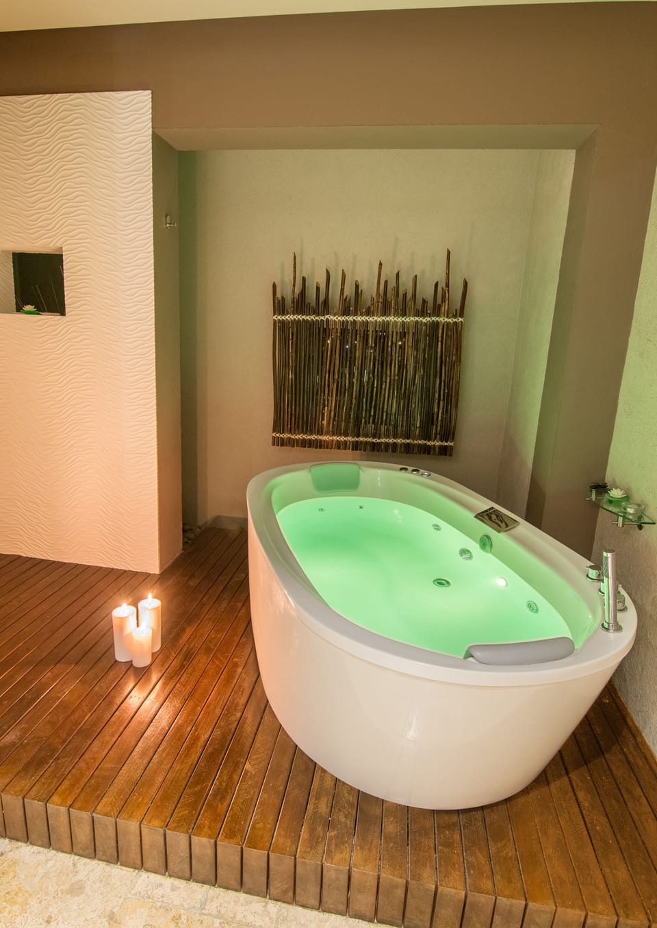 Jetted tub