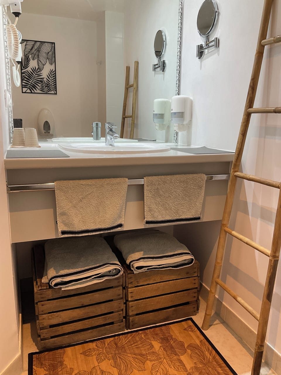 Comfort Room | Bathroom | Shower, hair dryer, towels, soap