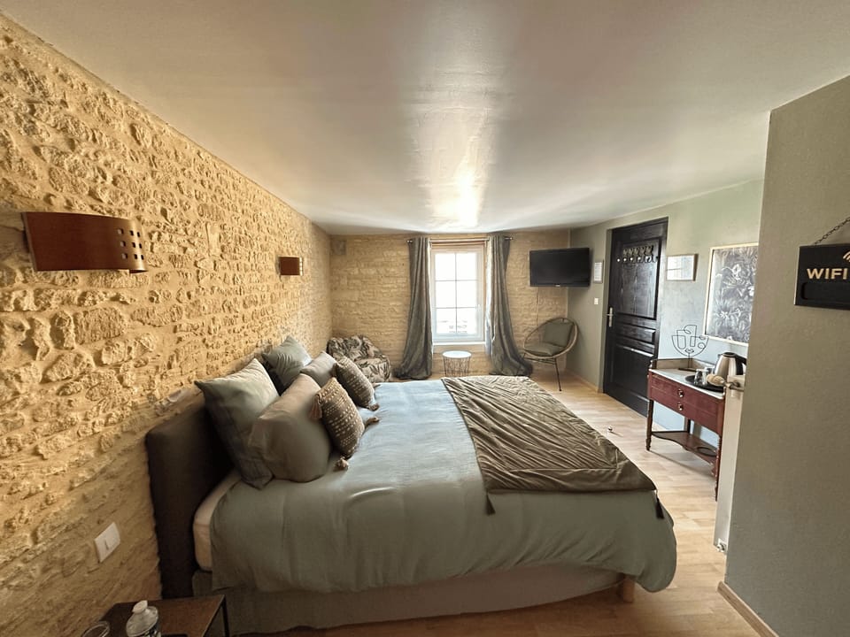 Comfort Room | Premium bedding, individually decorated, individually furnished