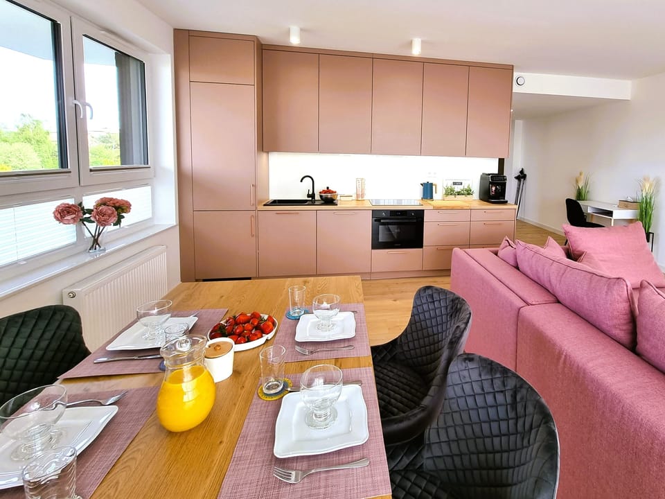 Comfort Apartment, Garden View | Private kitchen | Fridge, stovetop, coffee/tea maker, electric kettle