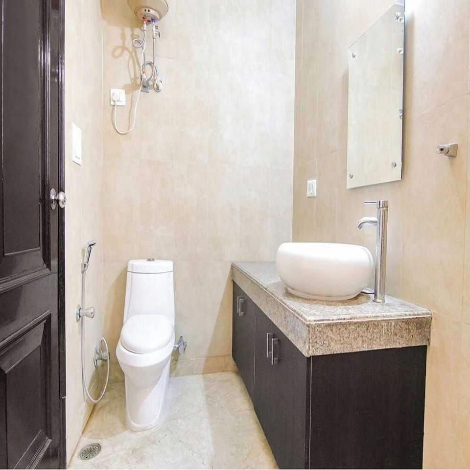 Deluxe Double Room, Garden View | Bathroom | Shower, towels, soap