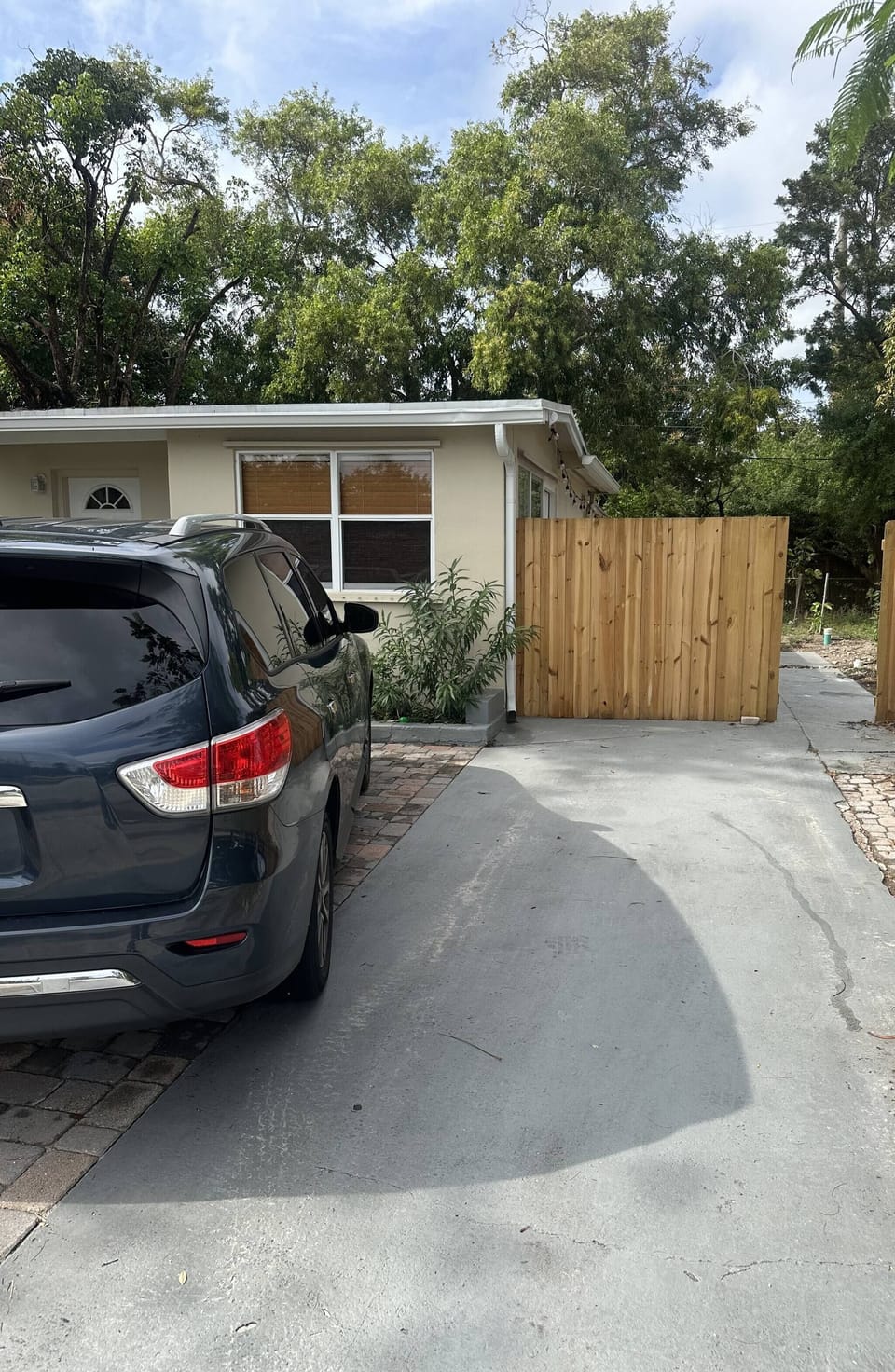 Room, 1 Bedroom | Property grounds