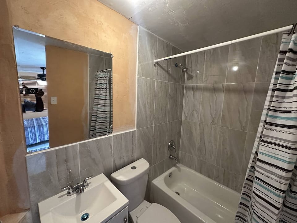 Room, 1 Bedroom | Bathroom