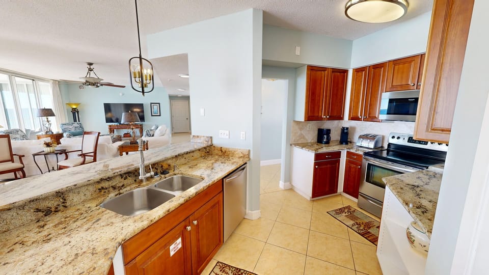 Condo, 3 Bedrooms | Private kitchen | Coffee/tea maker, fridge, oven, toaster
