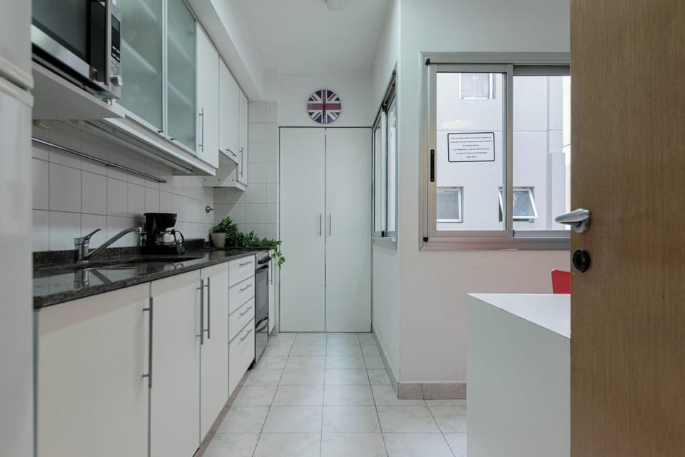 Apartment, 3 Bedrooms | Private kitchen | Microwave, oven, stovetop, cookware/dishes/utensils