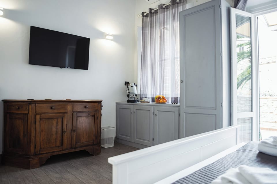 Double Room, Courtyard View | Blackout drapes, iron/ironing board (on request), WiFi (free)