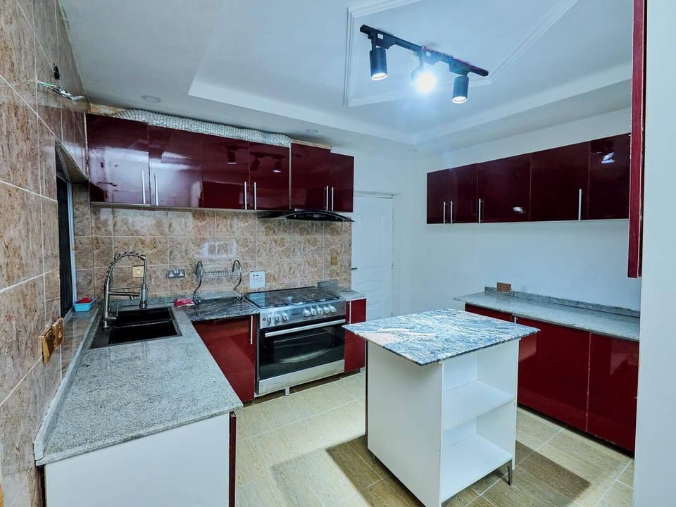 Family Apartment, Balcony, City View | Private kitchen | Fridge, microwave, oven, stovetop