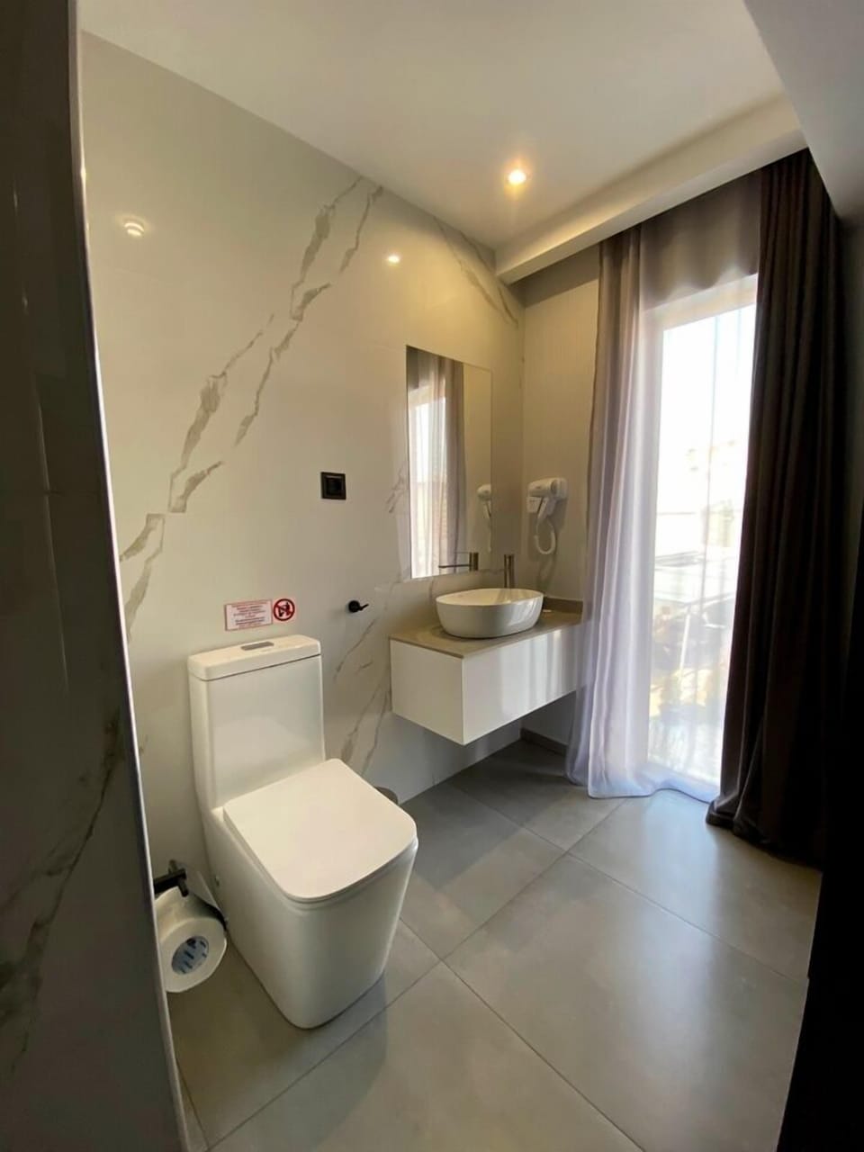 Deluxe Double Room | Bathroom | Shower, free toiletries, hair dryer, slippers