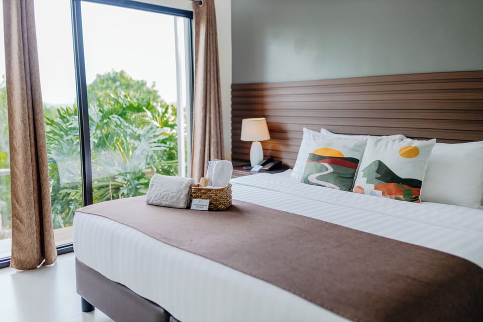 Deluxe Room, Mountain View | Premium bedding, Tempur-Pedic beds, minibar, individually decorated