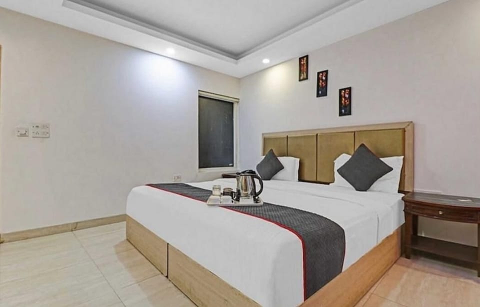 Deluxe Double or Twin Room, City View | Premium bedding, pillowtop beds, laptop workspace, soundproofing