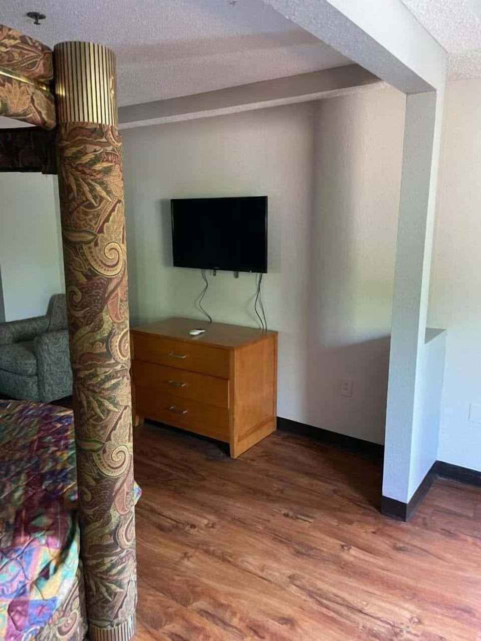 Honeymoon Room, 1 King Bed | Desk, free WiFi, bed sheets