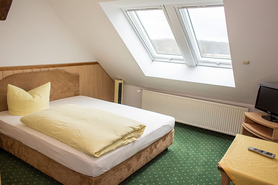Standard Single Room | Hypo-allergenic bedding, individually decorated, individually furnished