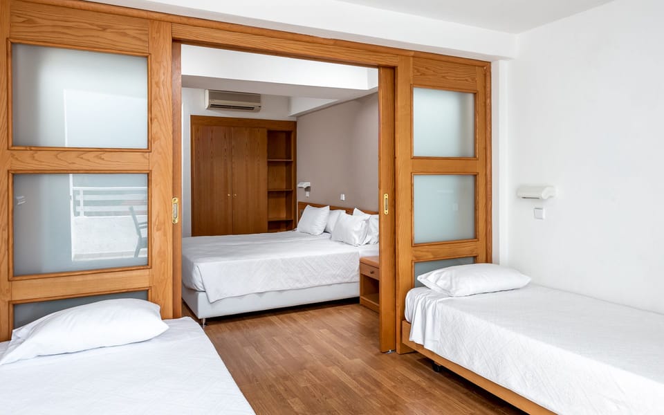 Family Room, Mountain View | In-room safe, iron/ironing board, free cribs/infant beds, free WiFi