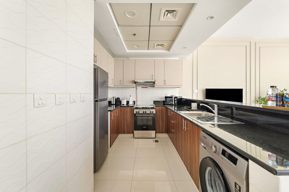 Premier Apartment, 1 King Bed | Private kitchen | Fridge, oven, coffee/tea maker, electric kettle