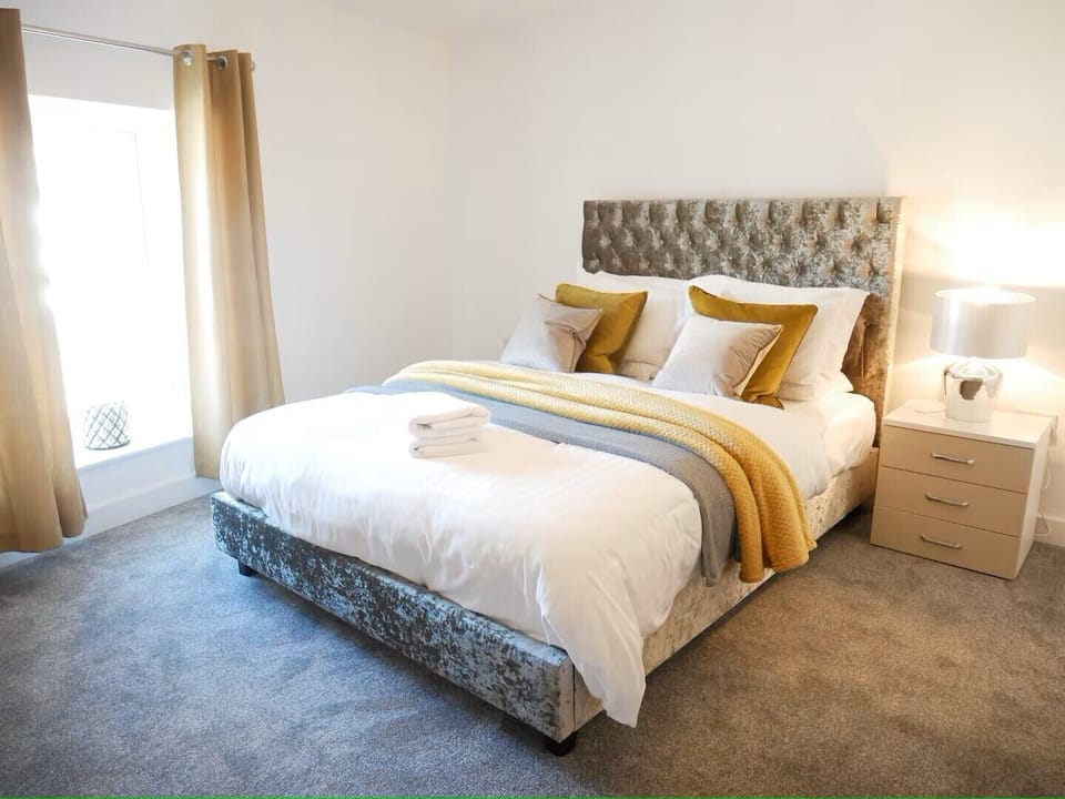 Classic Apartment, City View | Laptop workspace, iron/ironing board, free WiFi