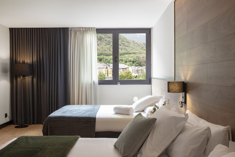 Premium bedding, down comforters, minibar, in-room safe