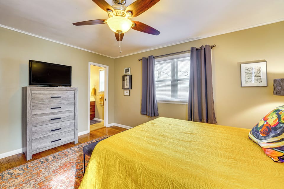 2 Mi to U of A: Centrally Located Home w/ Patio! Cottage in Fayetteville