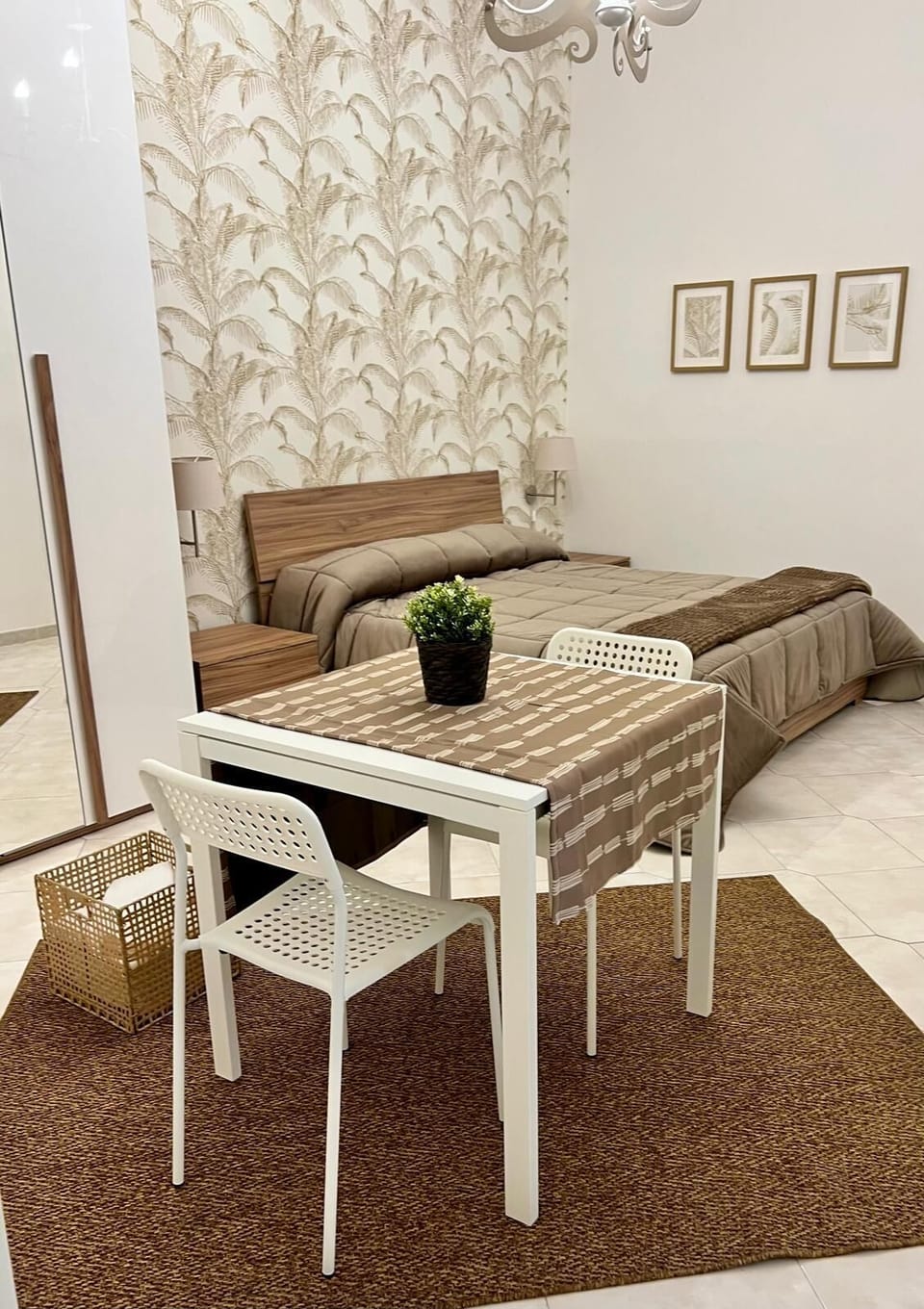 Family Apartment, 1 Double Bed with Sofa bed, Refrigerator & Microwave, Mountain View | Blackout drapes, iron/ironing board, free WiFi