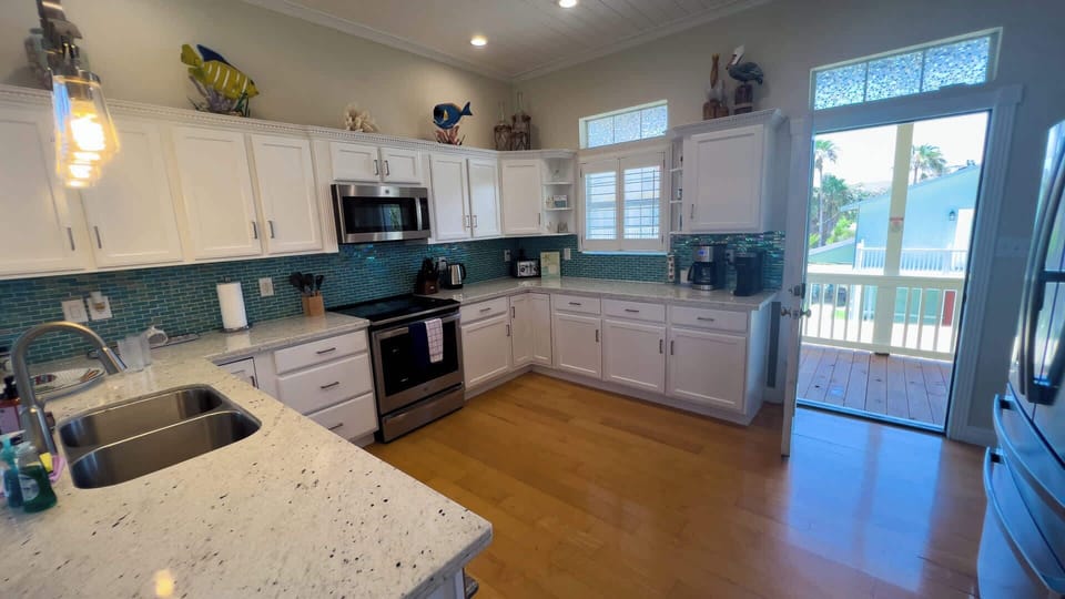 House, Multiple Beds, Pool Access, Garden View (121 Snapper by the Sea) | Private kitchen | Fridge, microwave, oven, stovetop