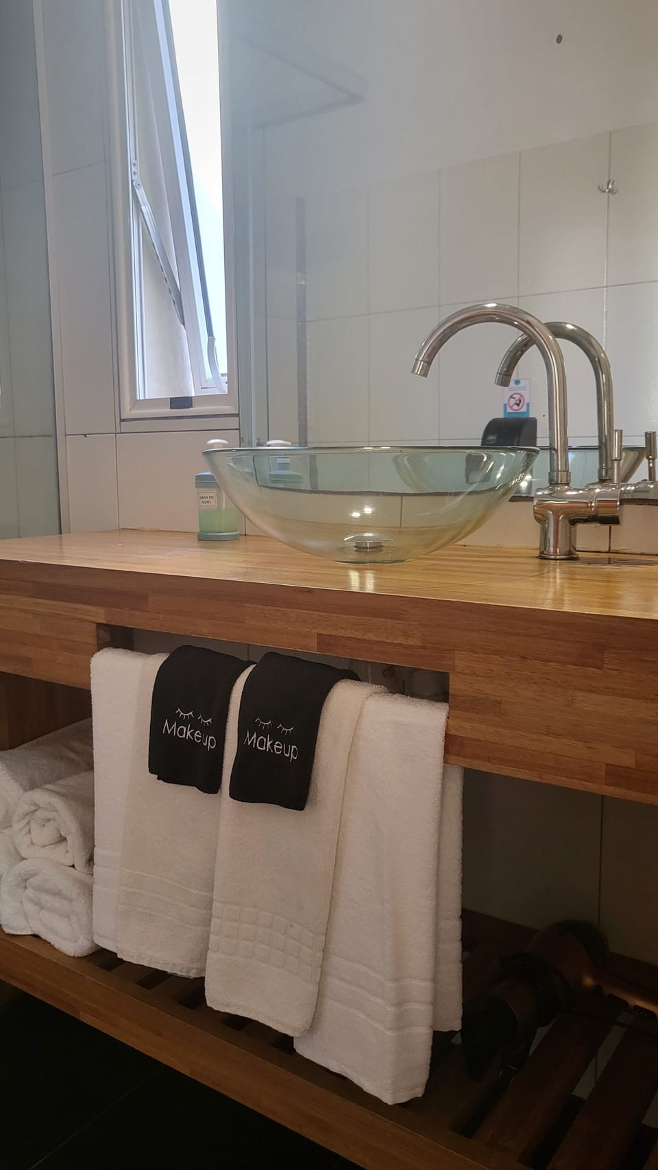 Comfort Quadruple Room | Bathroom | Shower, rainfall showerhead, free toiletries, hair dryer