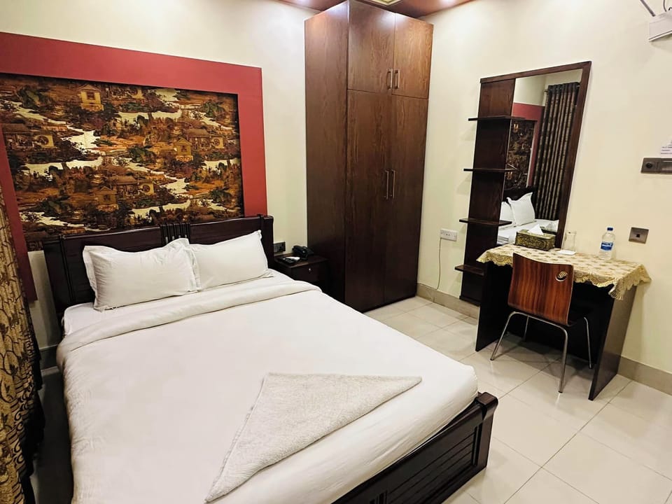 Deluxe Double Room | In-room safe, desk, free WiFi