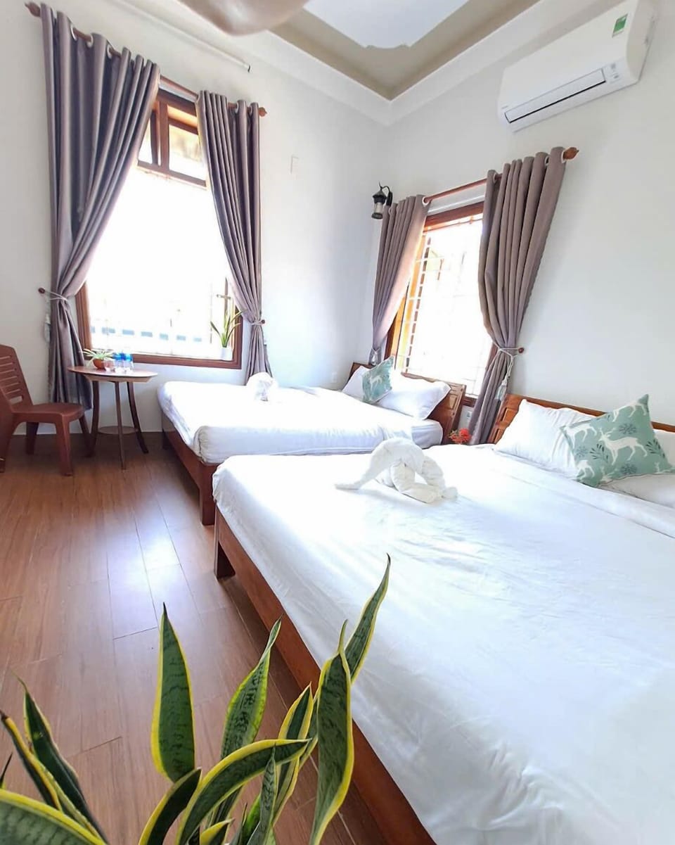 Basic Quadruple Room, Shared Bathroom, Ground Floor | Hypo-allergenic bedding, soundproofing, free WiFi