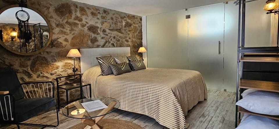 Comfort Room, Courtyard View | Minibar, individually decorated, individually furnished, soundproofing