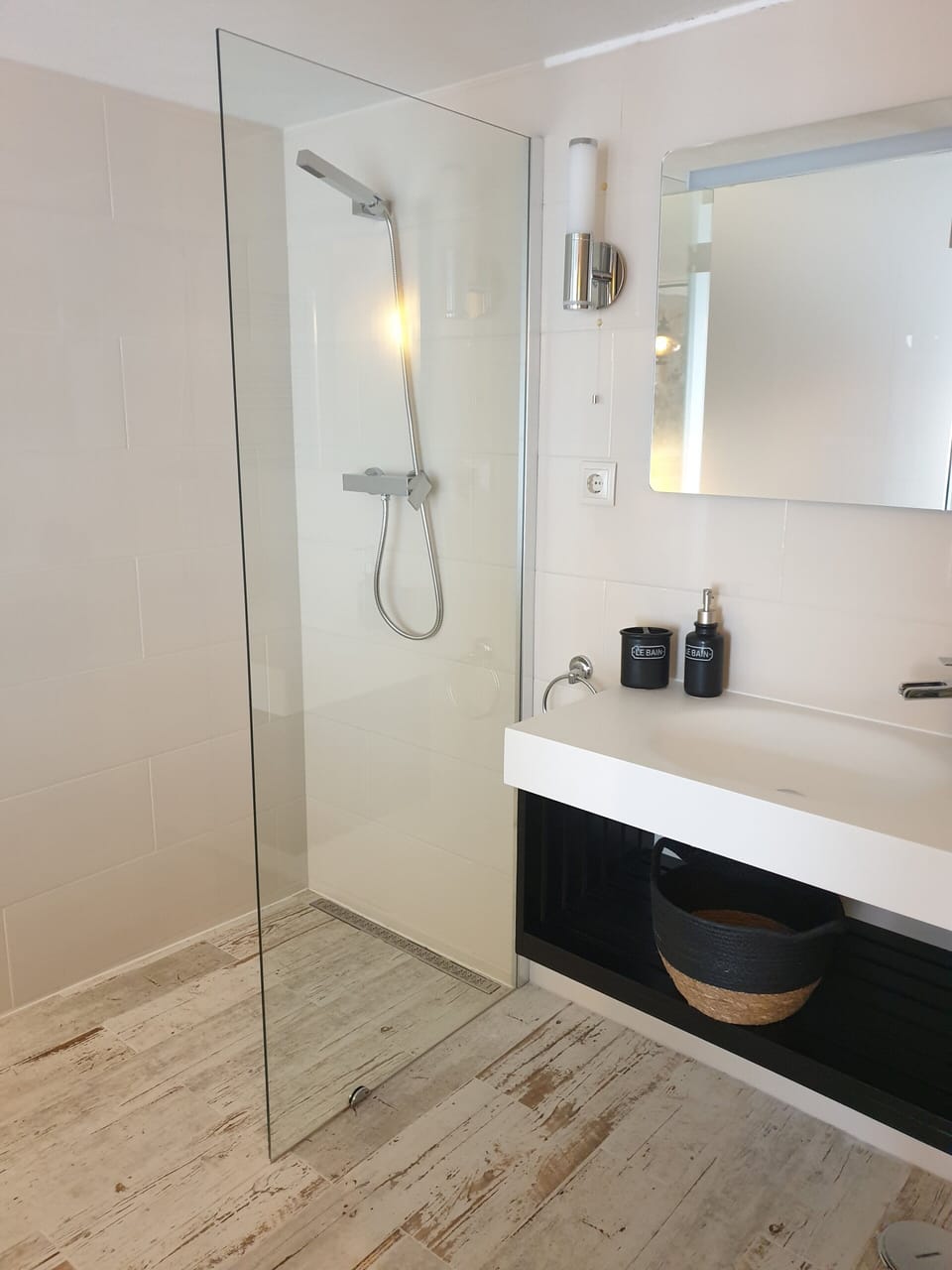 Comfort Room, Courtyard View | Bathroom | Shower, towels, soap, shampoo