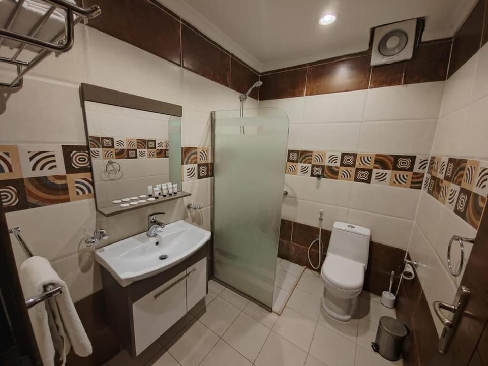 Slippers, soap, shampoo, toilet paper