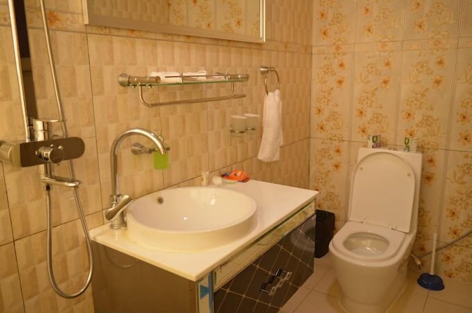 Deluxe Room, Balcony, City View | Desk, laptop workspace, soundproofing, free WiFi