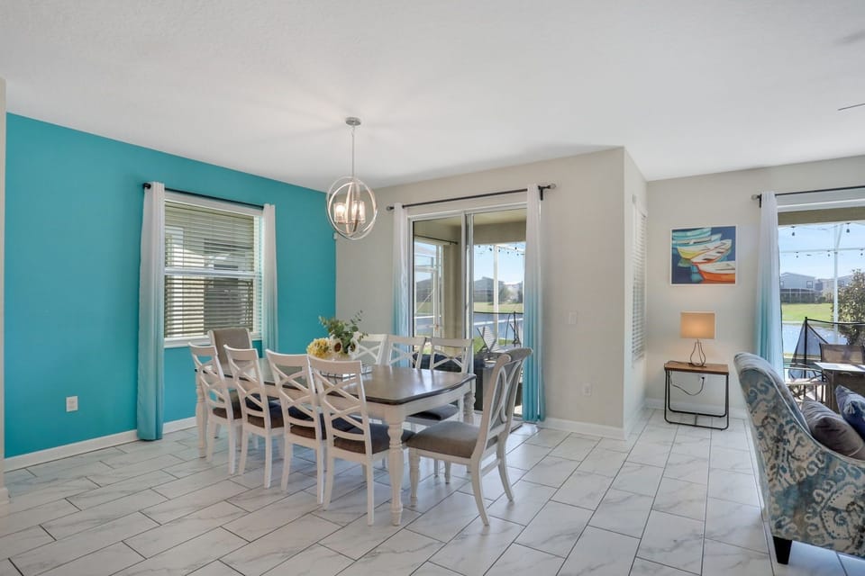 House, 6 Bedrooms | Dining