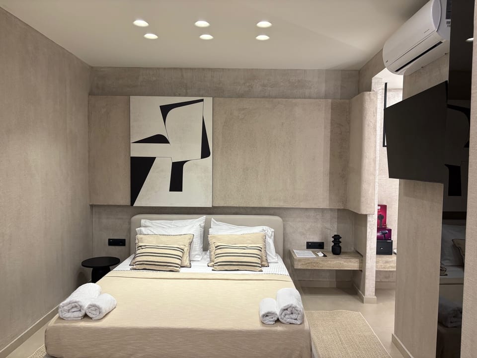 Deluxe Suite, 2 Bedrooms, Sauna | 2 bedrooms, premium bedding, in-room safe, individually decorated