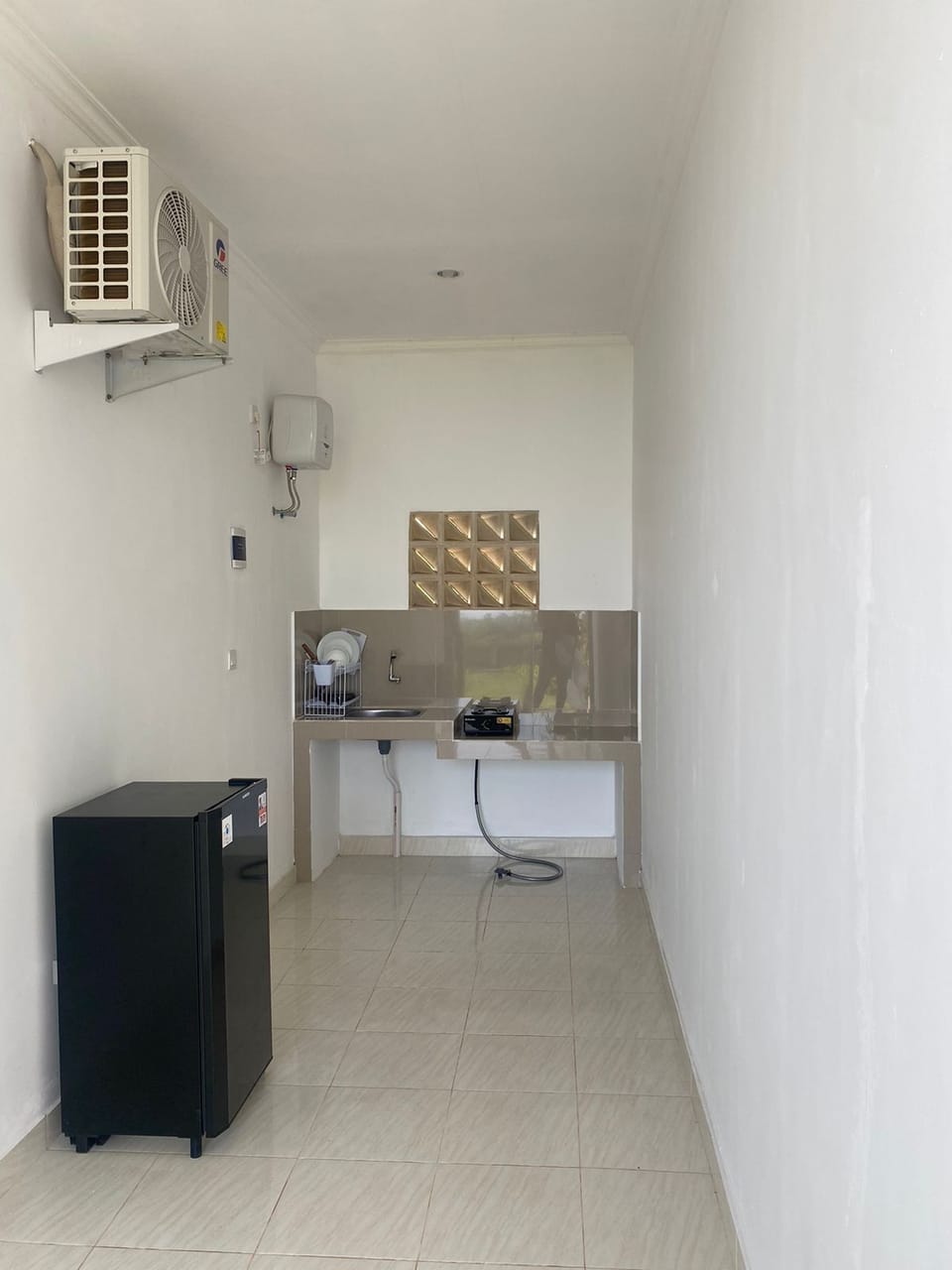 Deluxe Single Room, Courtyard View | Private kitchen | Fridge, stovetop, electric kettle, cookware/dishes/utensils