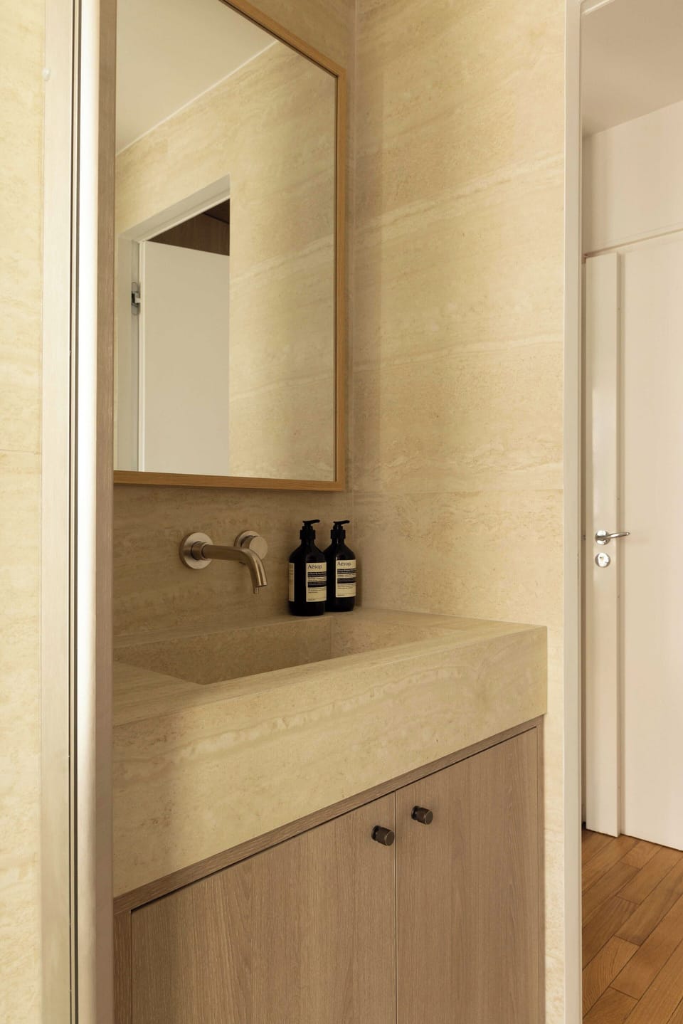 Apartment | Bathroom | Hair dryer, towels, shampoo