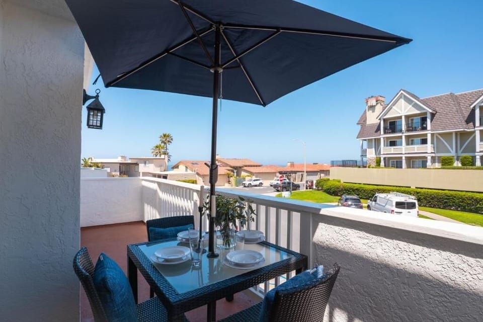 Room 2 2Bdr Ave | Terrace/patio