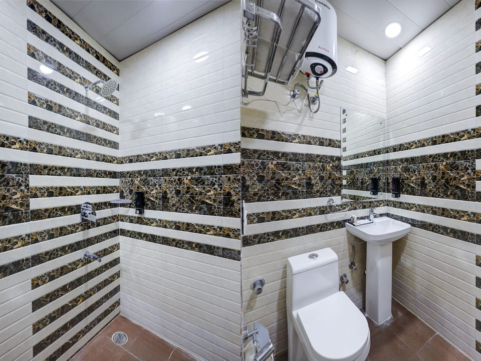Deluxe Room | Bathroom