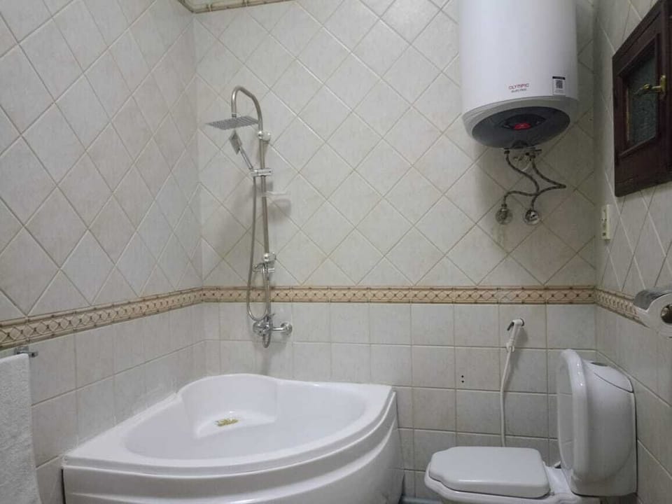 Quadruple Room | Bathroom