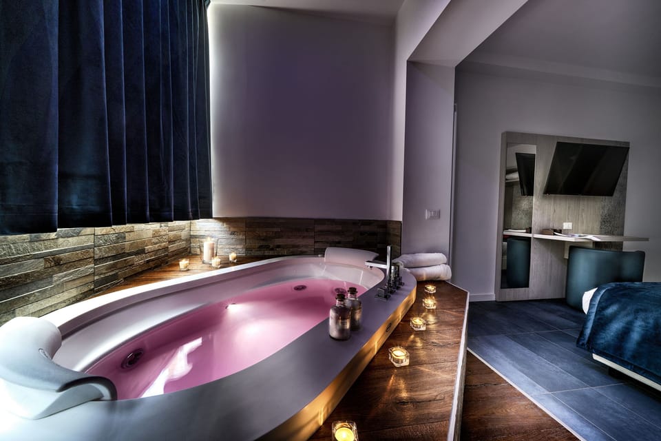 Deluxe Double or Twin Room | Bathroom | Hair dryer, bidet, towels, soap