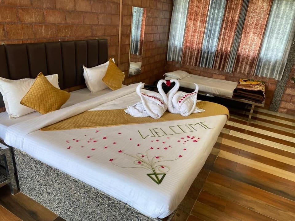 Deluxe Double Room, City View | Desk, laptop workspace, free WiFi
