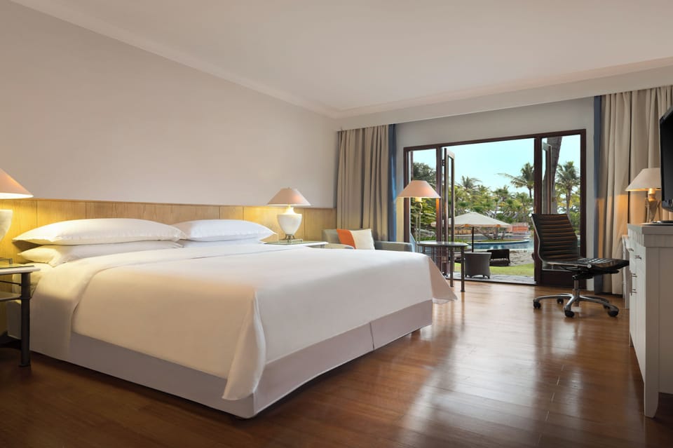 Deluxe King Room with Terrace and Garden Access | Desk, WiFi (free), bed sheets